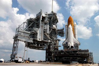 STS-114_rollout2-atpad
